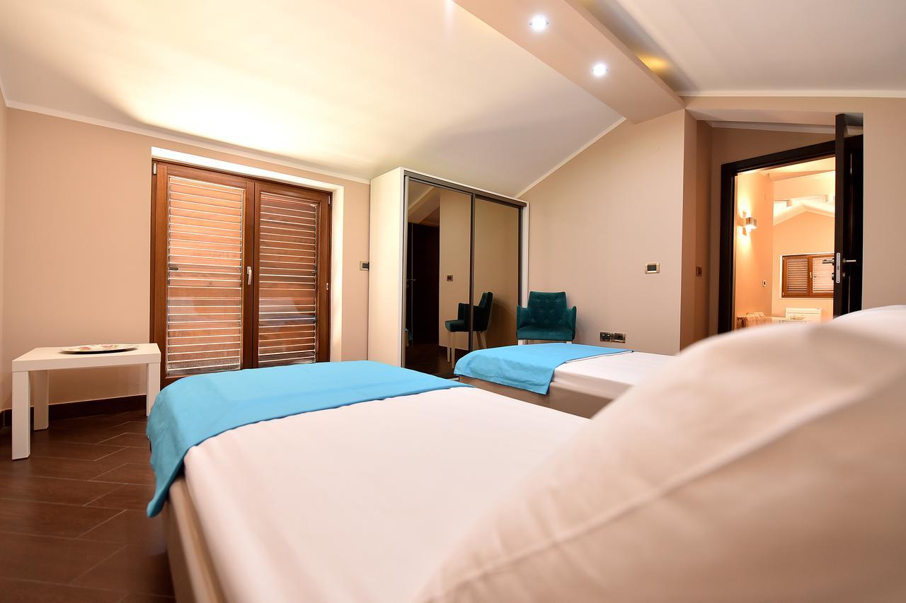 Apartamento Maniva Penthouse By The Sea Kotor Exterior foto