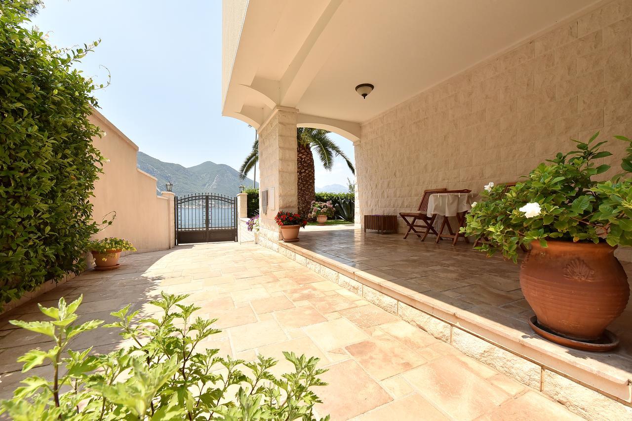 Apartamento Maniva Penthouse By The Sea Kotor Exterior foto