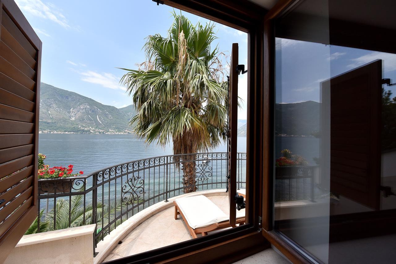 Apartamento Maniva Penthouse By The Sea Kotor Exterior foto