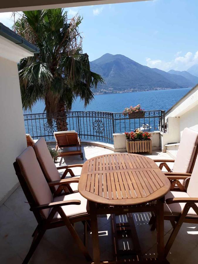 Apartamento Maniva Penthouse By The Sea Kotor Exterior foto